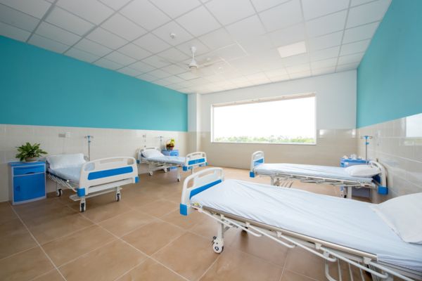 Các yếu tố ảnh hưởng đến khoảng cách giữa 2 giường bệnh