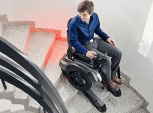 Xe có thể leo 1 bậc/giây, vượt cầu thang xoắn hiệu quả, tiết kiệm thời gian